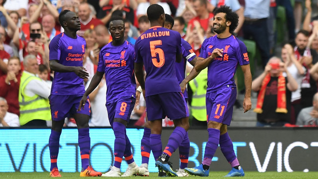 Penggawa Liverpool merayakan gol Salah. (Foto: REUTERS/Clodagh Kilcoyne)