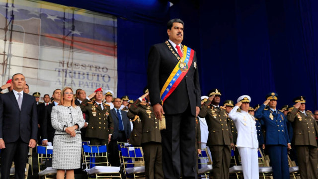 Presiden Venezuela Nicolas Maduro di acara parade militer di Caracas, Venezuela, Sabtu (4/8). (Foto: Miraflores Palace/Handout via Reuters)