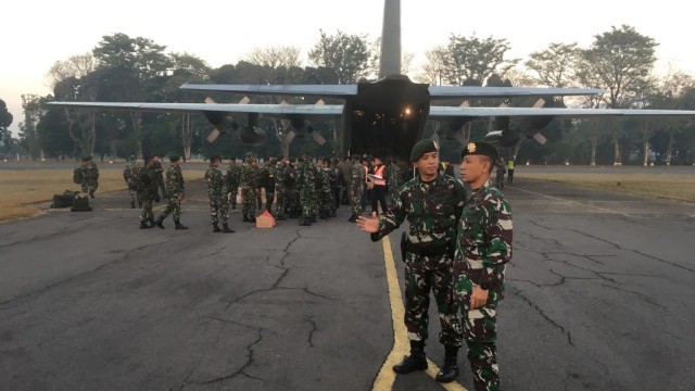 TNI berangkat ke Lombok bantu korban gempa. (Foto: Dok. Puspen TNI)