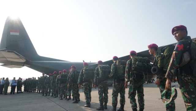 Pemberangkatan personel Satgaskes TNI ke Lombok, NTB di Lanud Halim Perdanakusuma, Jakarta, Senin (6/8). (Foto: Nugroho Sejati/kumparan)