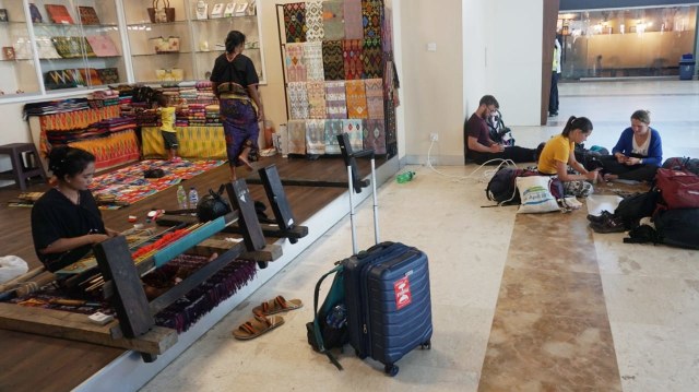 Suasana di lobi Bandara Internasional Lombok, Praya, Lombok Tengah, NTB, Senin (6/8). (Foto: Jamal Ramadhan/kumparan)