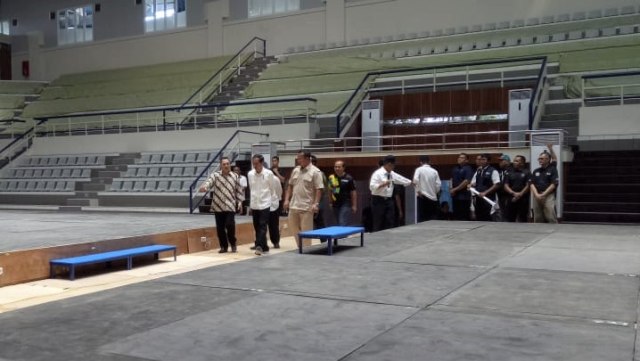 Presiden Joko Widodo meninjau Venue Pencak Silat Asian Games di TMII, Jakarta, Senin (6/8). (Foto: Jihad Akbar/kumparan)