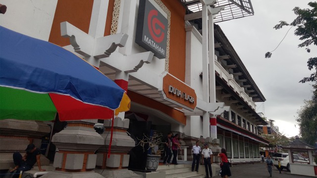 Mall Duta Plaza Denpasar tetap beroperasi seperti biasa pascagempa, Senin (6/8). (Foto: Cisilia Agustina Siahaan/kumparan)