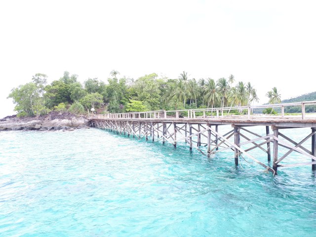 Dermaga di Pulau Sedanau (Foto: Andari Novianti/kumparan)