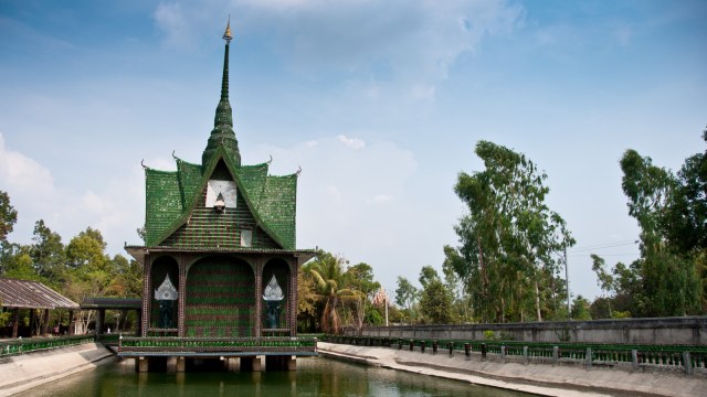 Kuil Wat Pa Maha Chedi Kaew di Thailand (Foto: Flickr / Mark Fischer)