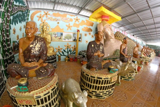 Salah Satu Ruangan di Kuil Wat Pa Maha Chedi Kaew. (Foto: Flickr /icon0.com)