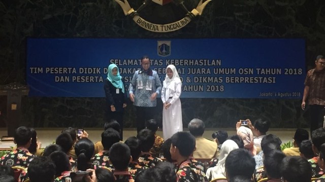 Anies Terima Kedatangan 17 Siswa Berprestasi di OSN, Senin (6/8). (Foto: Paulina Herasmaranindar/kumparan)