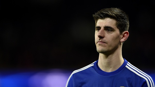 Thibaut Courtois bersiap sebelum laga. (Foto: FRANCK FIFE / AFP)