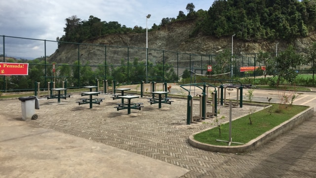 Fasilitas taman di luar mes di PT Indonesia Morowali (IMIP) untuk TKA dan TKI di kawasan IMIP, Morowali, Sulawesi Tengah, Selasa (7/8). (Foto: Fachrul Irwinsyah/kumparan)