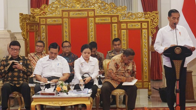 Presiden, Joko Widodo bersama para menteri Kabinet kerja di sidang kabinet paripurna nota keuangan dan RAPBN 2019 di Istana, Jakarta, Selasa (7/8). (Foto: Yudhistira Amran Saleh/kumparan)