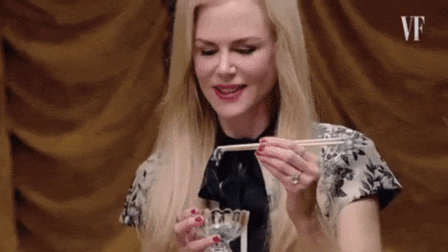 Nicole Kidman makan serangga (Foto: YouTube Vanity Fair)