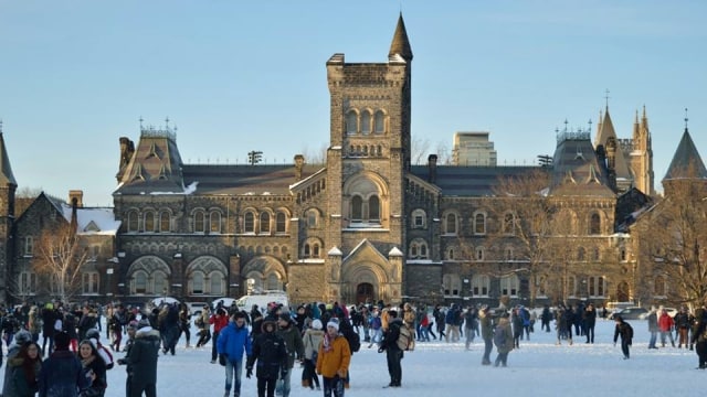 Mahasiswa University of Toronto. (Foto: Facebook/University of Toronto Tri Campus Snowball Fight/Matt McConnell)