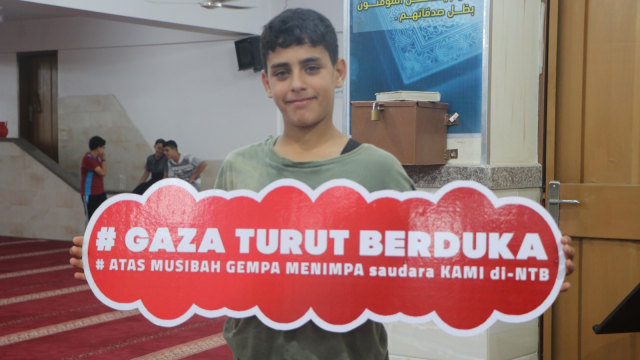 Anak-anak Gaza beri dukungan untuk masyarakat korban gempa Lombok, Selasa (7/8). (Foto: Abdillah Onim)