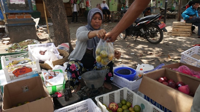 Kondisi Pasar di Kecamatan Tanjung, Kab. Lombok Utara, pascagempa, Rabu (08/08/2018). (Foto: Jamal Ramadhan/kumparan)