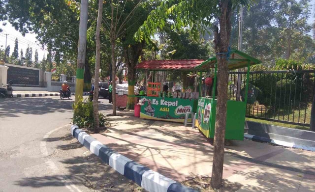 Akses Pejalan Kaki di Perkotaan Pamekasan Digunakan PKL