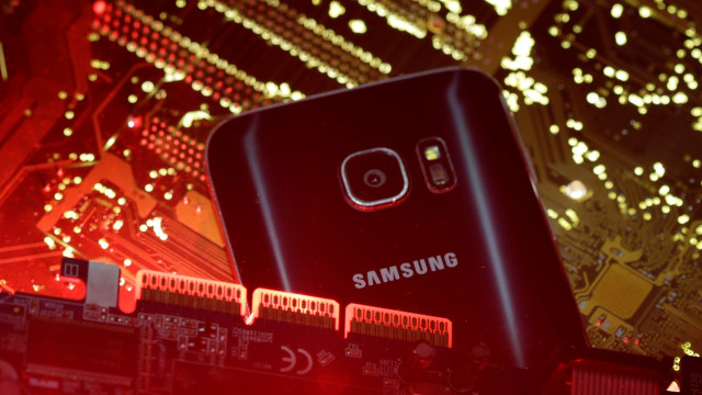 Smartphone Samsung Galaxy S7. (Foto: Dado Ruvic/Reuters)