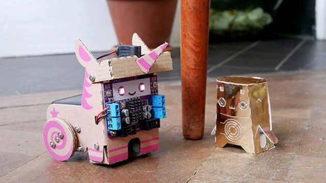 Smartibot, robot yang terbuat dari kardus. (Foto: Kickstarter)