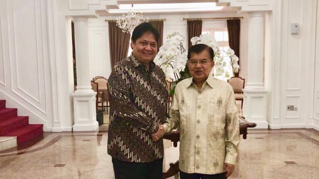 Ketua Umum Partai Golkar Airlangga Hartarto dan Wakil Presiden Jusuf Kalla bertemu di rumah dinas Wapres JK, Jalan Diponegoro, Kamis (9/8/2018). (Foto: Dok. Partai Golkar)