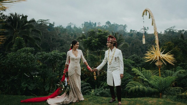 Nadine Alexandra menikah dengan Pria India di Bali, pada 15 Juli 2018. (Foto: Instagram @nadinealexandradewi)