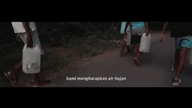 Anak-anak di Sikka, NTT, kekurangan air bersih. (Foto: Youtube/WahanaVisi Indonesia)