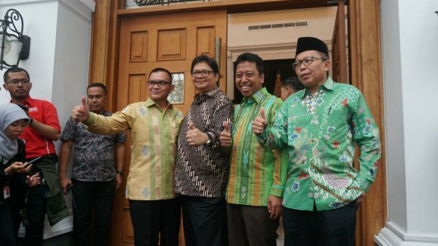 (kiri-kanan) Lodewijk Freidrich Paulus, Airlangga Hartarto, Romahurmuziy, Arsul Sani di Kafe Plataran Menteng, Jakarta, Kamis (9/8/2018). (Foto: Nugroho Sejati/kumparan)