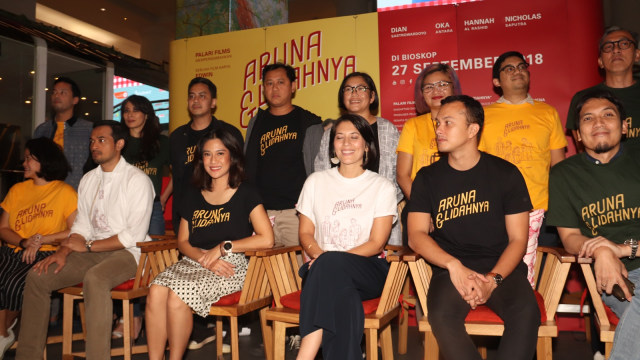 Pemain film Aruna dan Lidahnya melakukan konferensi pers di Jakarta, Kamis (9/8). (Foto: Munady Widjaja)