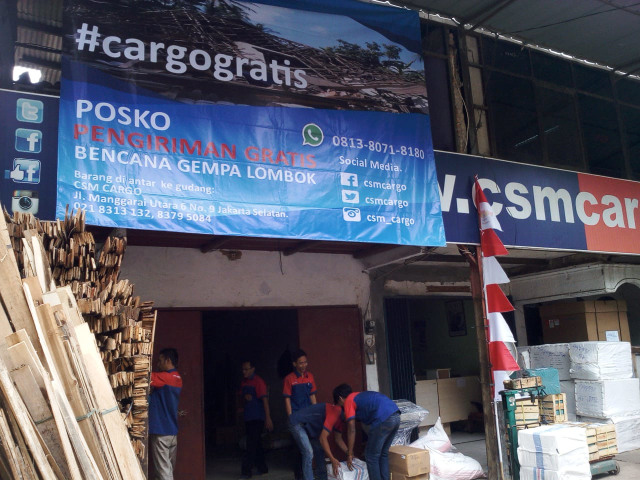 Di Tangan Pak Lambang, Cargo Gratis Berbuah Empati untuk Para Korban Bencana (1)