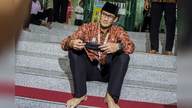 Wakil Gubernur DKI Jakarta Sandiaga Uno beraktivitas di Balai Kota, Jakarta, Kamis (9/8). (Foto: ANTARA FOTO/Galih Pradipta)
