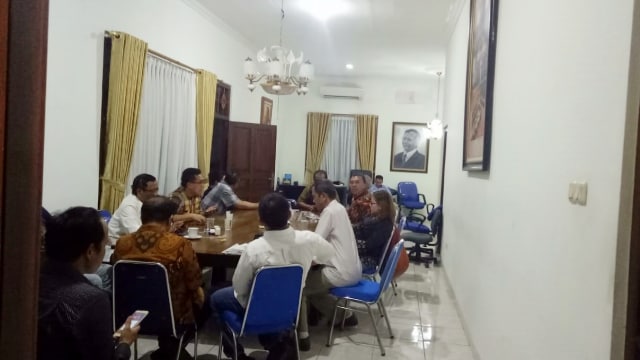 Mahfud MD rapat di kantor MMD, Kamis (9/8). (Foto: Maulana Ramadhan/kumparan)