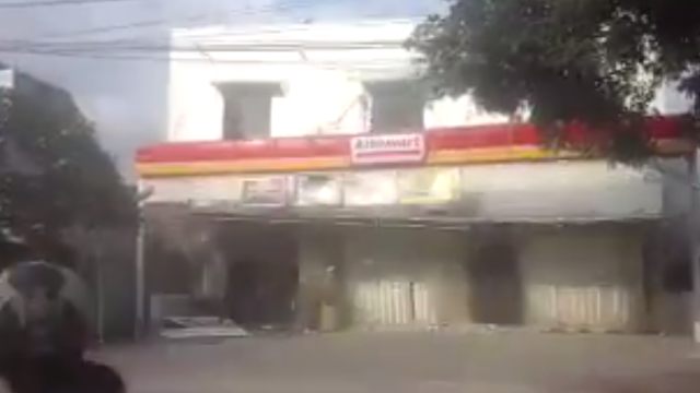 Alfamart di Mataram roboh akibat gempa susulan 6,2 M di Lombok, Kamis (9/8/2018). (Foto: Twitter Sutopo PN)