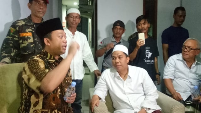 Ketua Badan Nasional Penempatan dan Perlindungan Tenaga Kerja Indonesia Nusron Wahid (kiri) mengunjungi kediaman Ma'ruf Amin, Kamis (9/8/18). (Foto: Kevin/kumparan)