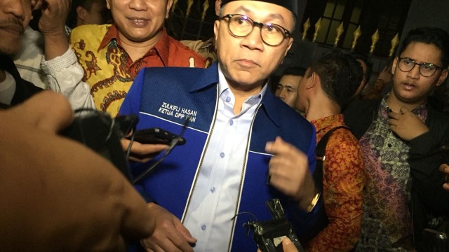 Ketua Umum PAN Zulkifli Hasan tiba di kediaman Ketua Umum Gerindra Prabowo Subianto di Kertanegara, Kamis (9/8/18). (Foto: Reki Febrian/kumparan)