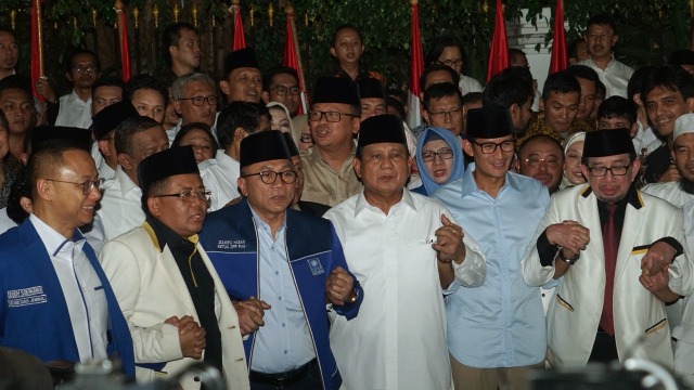 Deklarasi Prabowo-Sandiaga sebagai capres cawapres 2019 di kediaman Ketua Umum Partai Gerindra Prabowo Subianto, Kertanegara, Jakarta Selatan, Kamis (9/8/18). (Foto: Fanny Kusumawardhani/kumparan)