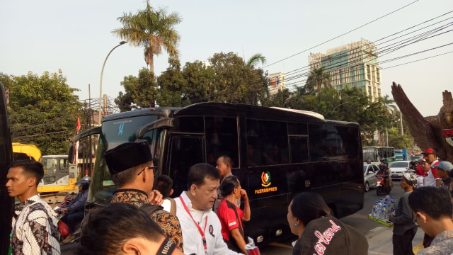 Bis Paspampres yang disiagakan mengamankan iring-iringan pawai pasangan Jokowi-Ma'ruf Amin, Jumat (10/8/18). (Foto: Aprilandika Pratama/kumparan)