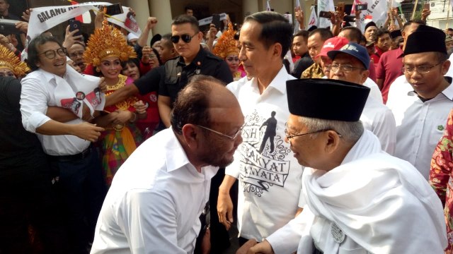 Jokowi dan Ma'ruf Amin tiba di Gedung Joang 45, Jumat (10/8/2018). (Foto: Aprilandika Pratama/kumparan)
