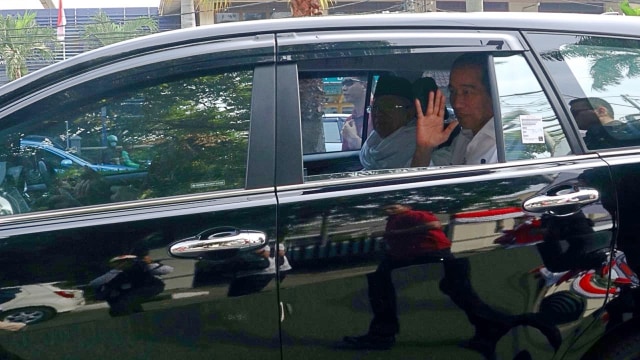 Jokowi dan Maruf Amin menuju Gedung KPU, Jakarta (20/9/2018). (Foto: Fanny Kusumawardhani/kumparan)