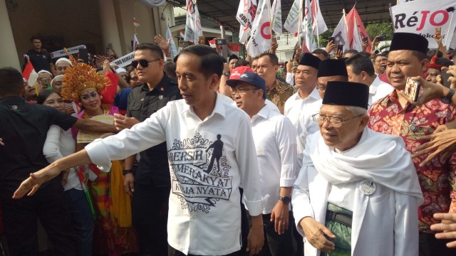 Jokowi dan Ma'ruf Amin meninggalkan Gedung Joang 45, Jakarta, Jumat (10/8/2018). (Foto: Aprilandika Pratama/kumparan)
