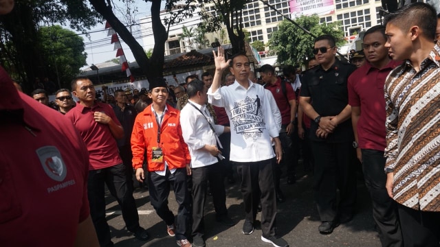 Jokowi usai mendaftar Capres dan Cawapres di KPU RI, Jakarta, Jumat (10/8/2018). (Foto: Fanny Kusumawardhani/kumparan)