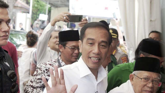 Jokowi dan Ma’ruf Amin usai Mendaftar di KPU.  (Foto: Fahrian Saleh/kumparan)