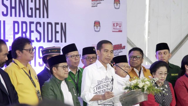 Konferensi pers Jokowi dan Ma’ruf Amin usai Mendaftar di KPU.  (Foto: Fahrian Saleh/kumparan)