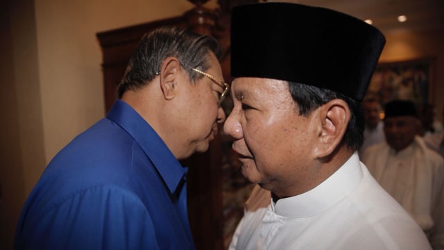 SBY dan Prabowo bersalaman. Foto: Dok. Abror Rizki/Demokrat