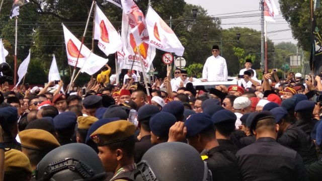 Prabowo memasuki Gedung KPU, Jumat (10/8/2018). (Foto: Rafyq Alkandy/kumparan)