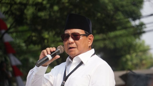 Prabowo Subianto, calon  presiden RI menyampaikan pidato singkat di sekitar Gedung KPU, Jakarta (10/8/2018). Foto: Nugroho Sejati/kumparan