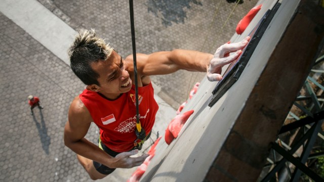 Pemusatan Latihan Nasional (Pelatnas) di Arena Panjat Tebing Stadion Mandala Krida, DI Yogyakarta. (Foto: Antara/Hendra Nurdiyansyah)