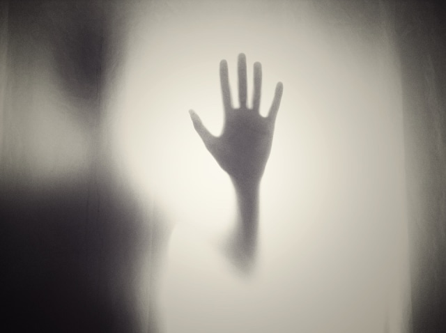 Jika Merasakan 10 Hal Ini, Bisa Jadi di Rumah Kamu Ada Hantu (7)