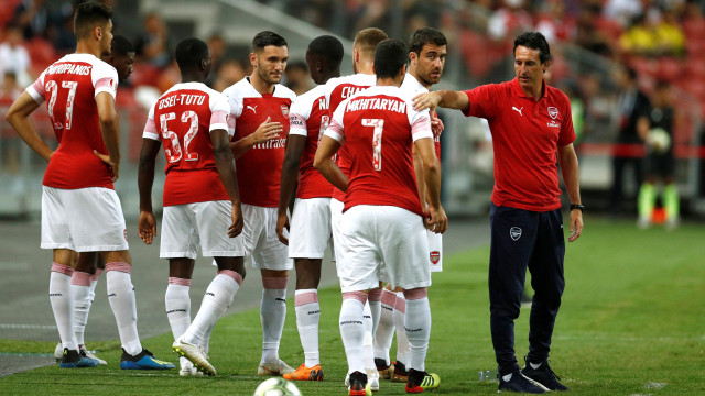 Unai Emery dan para pemain Arsenal. (Foto: REUTERS/Edgar Su)