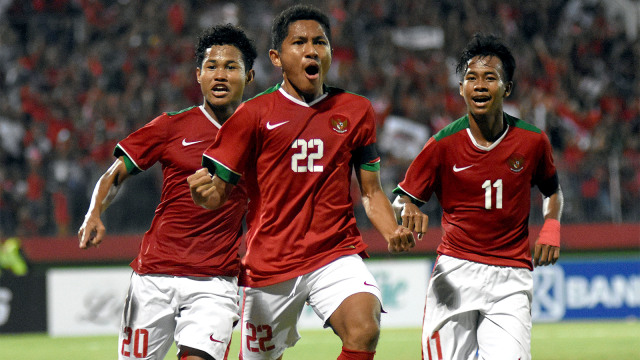 Indonesia menjadi juara Piala AFF U-16 usai menang atas Thailand melalui adu pinalti dengan skor 5-4 (1-1) di Stadion Gelora Delta Sidoarjo, Jawa Timur, Sabtu (11/8/2018).  (Foto: Antara/M Risyal Hidayat)