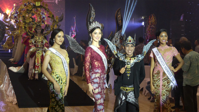 Presiden JFC bersama Puteri Indonesia. (Foto: Gitario Vista Inasis/kumparan)