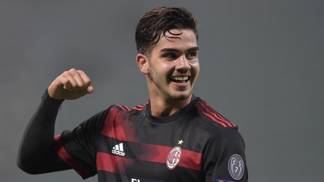 Andre Silva saat masih berkostum AC Milan. (Foto: Miguel Medina/AFP)