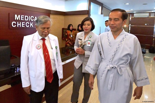 Jokowi dan Ma'ruf Amin di Gedung Medical Check Up RSPAD Gatot Soebroto Jakarta (12/8). (Foto: Dok. Agus Suparto)